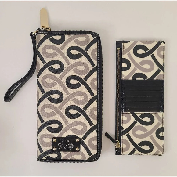 Juicy Couture Travel Wallet ID & Passport‎ Holder - Picture 4 of 11